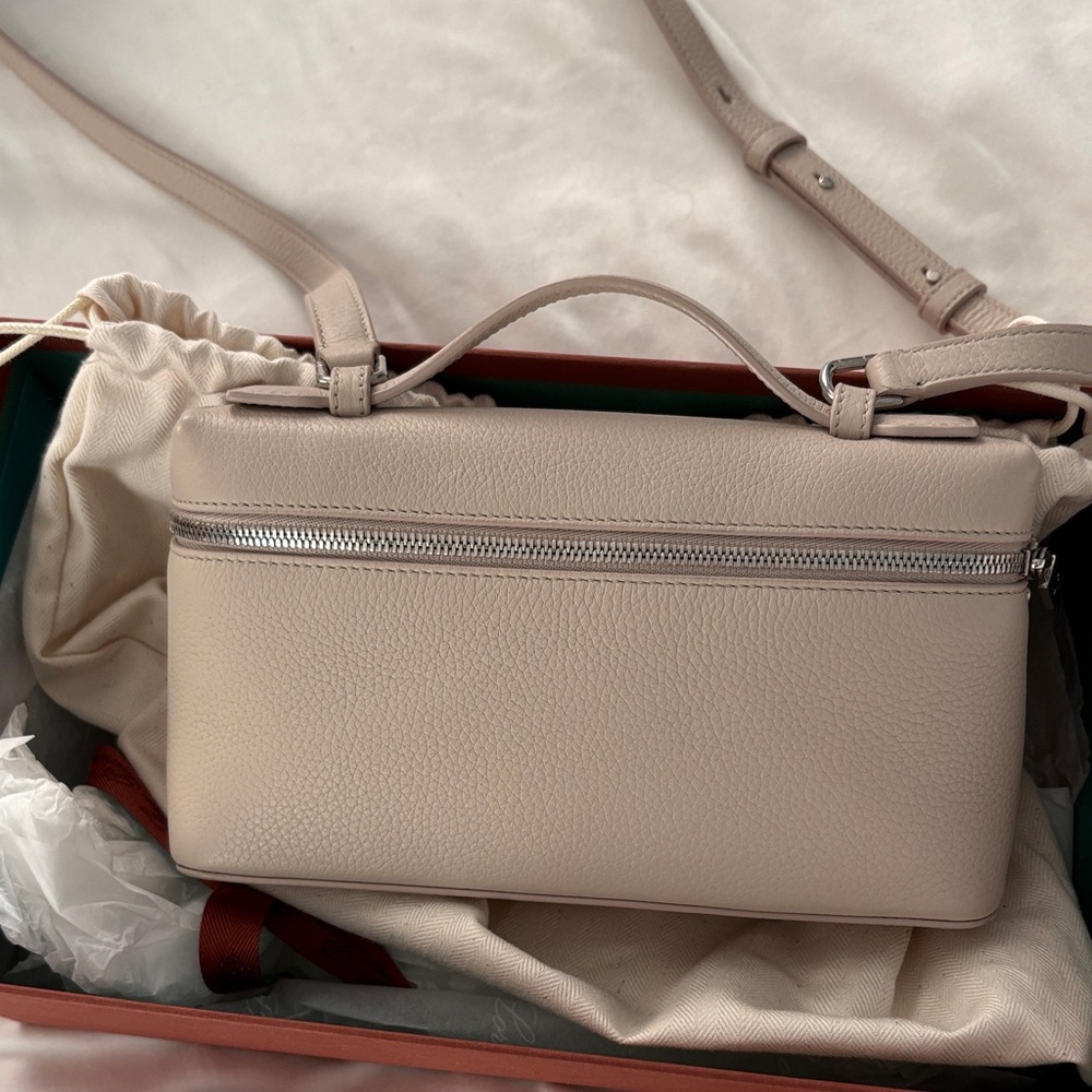 Loro piana L19 bag 
Creamy grey color. 
Great condition